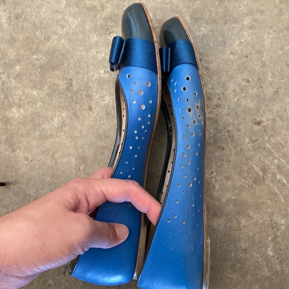 Ferragamo Flat Shoes...some wear on bottoms but otherwise nice as shown in pix. - Picture 3 of 5